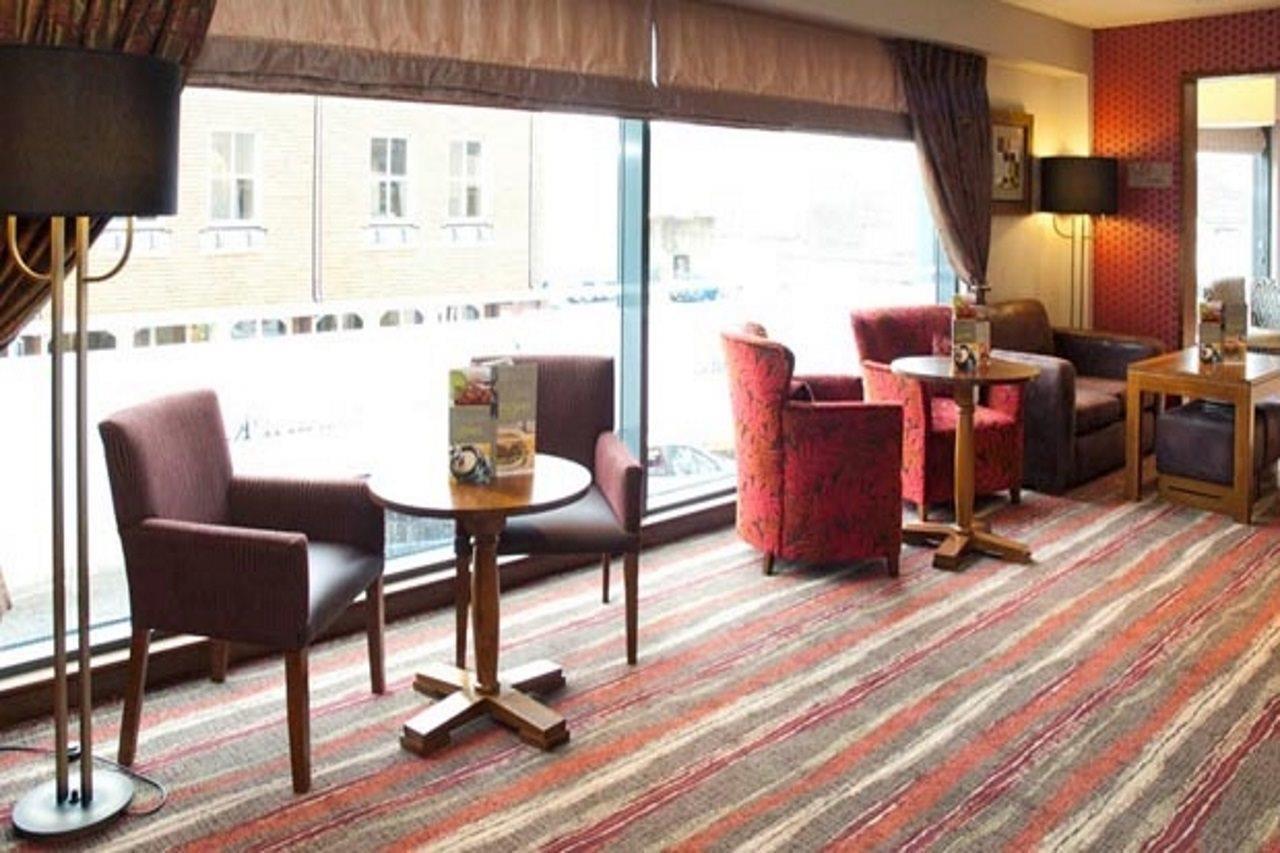 Premier Inn Camberley Extérieur photo