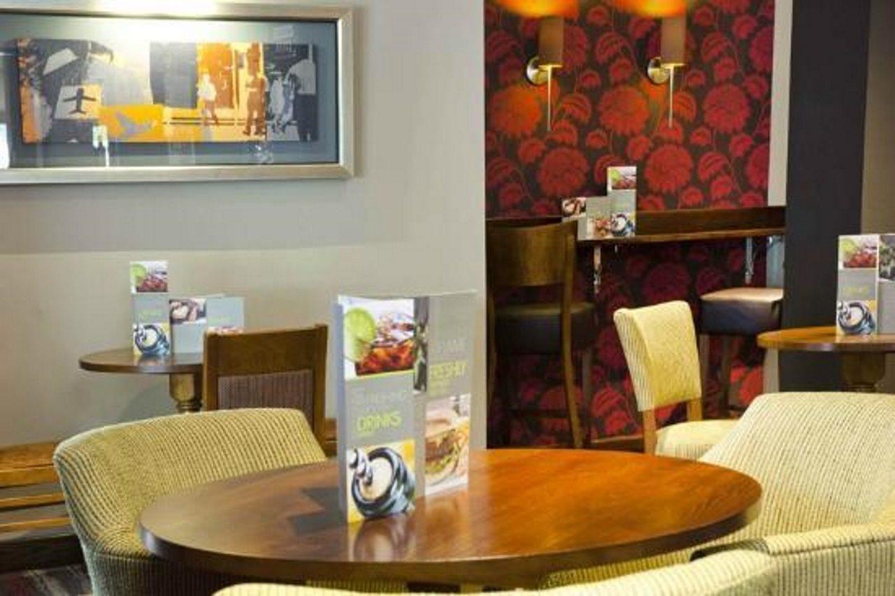 Premier Inn Camberley Extérieur photo