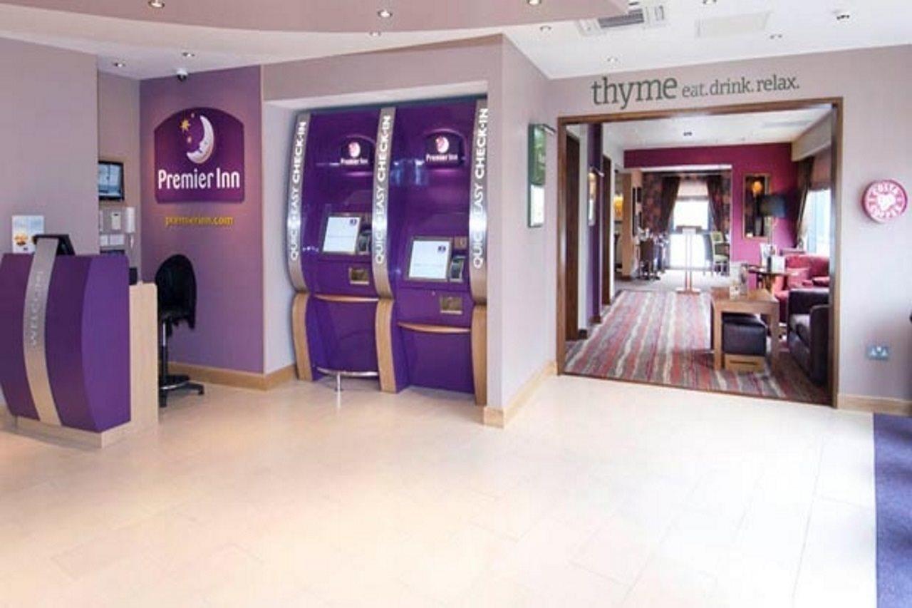 Premier Inn Camberley Extérieur photo