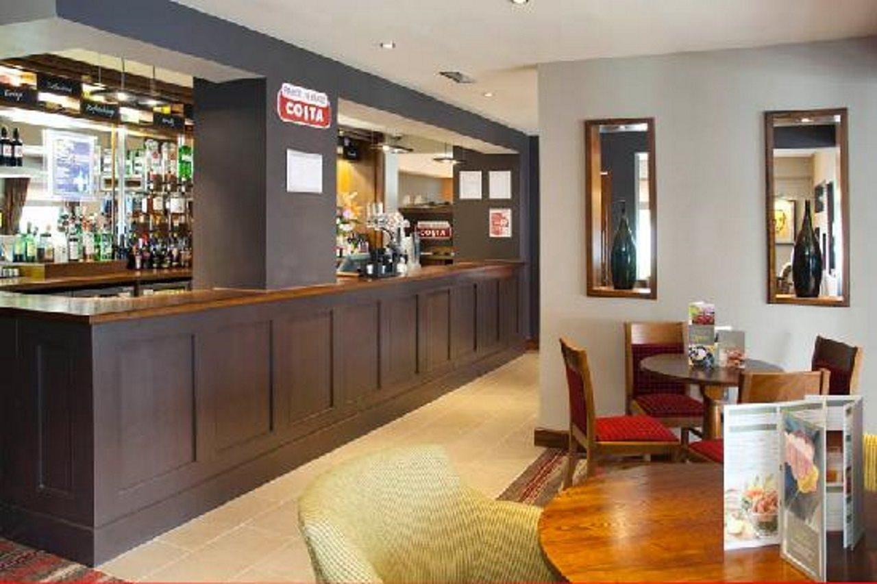 Premier Inn Camberley Extérieur photo