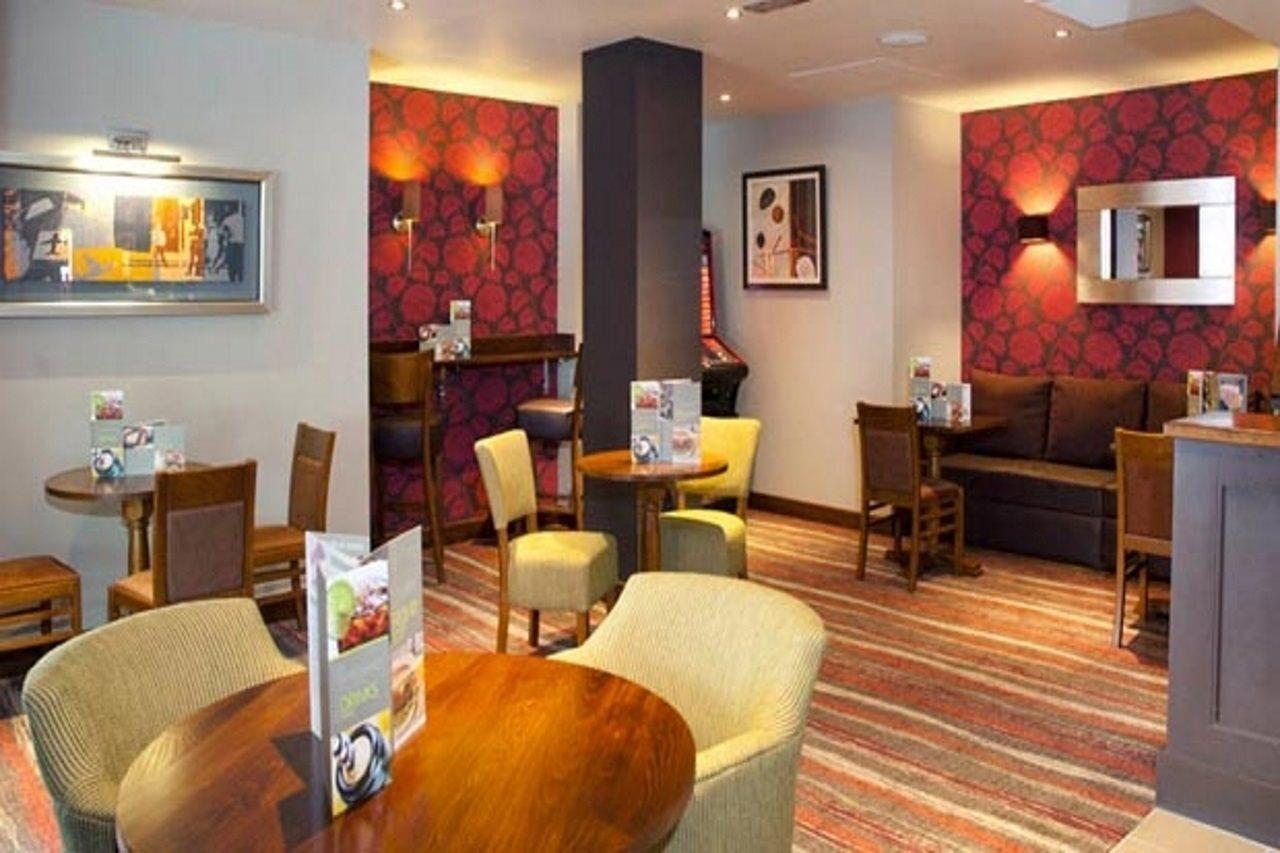 Premier Inn Camberley Extérieur photo