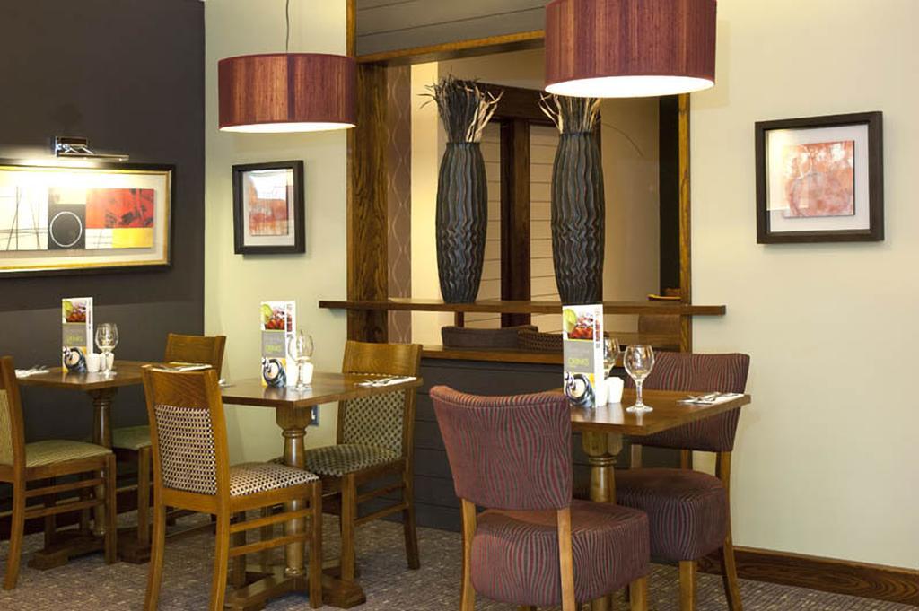 Premier Inn Camberley Extérieur photo