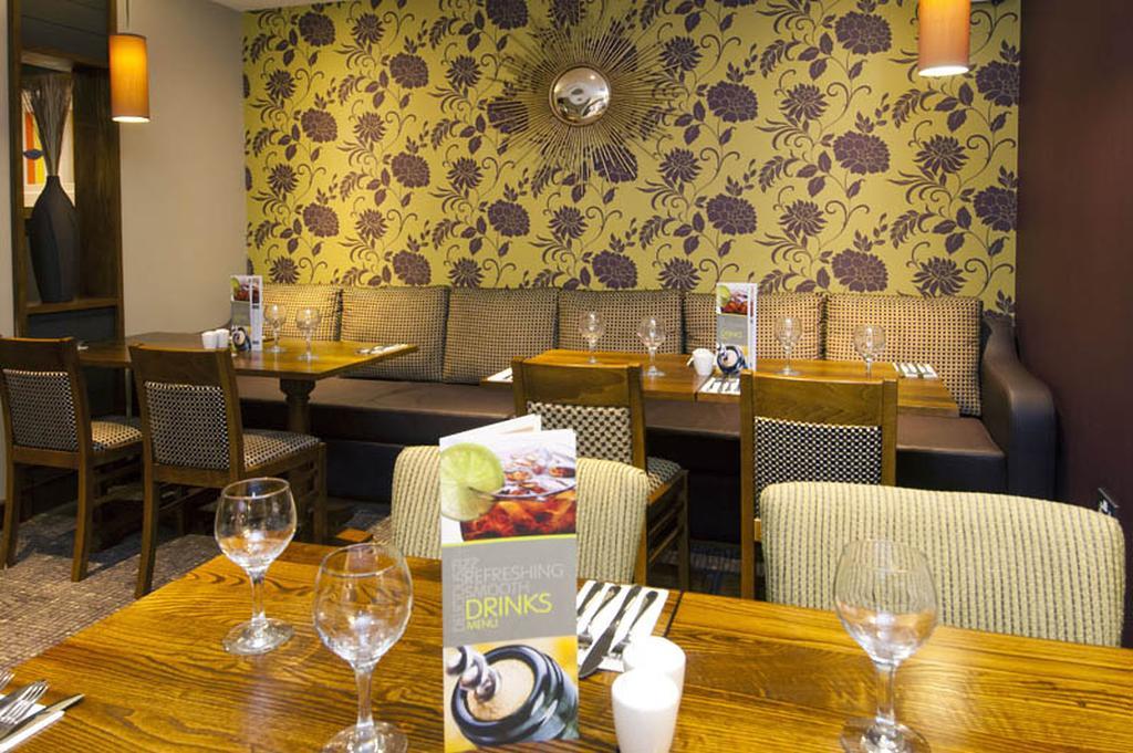 Premier Inn Camberley Extérieur photo