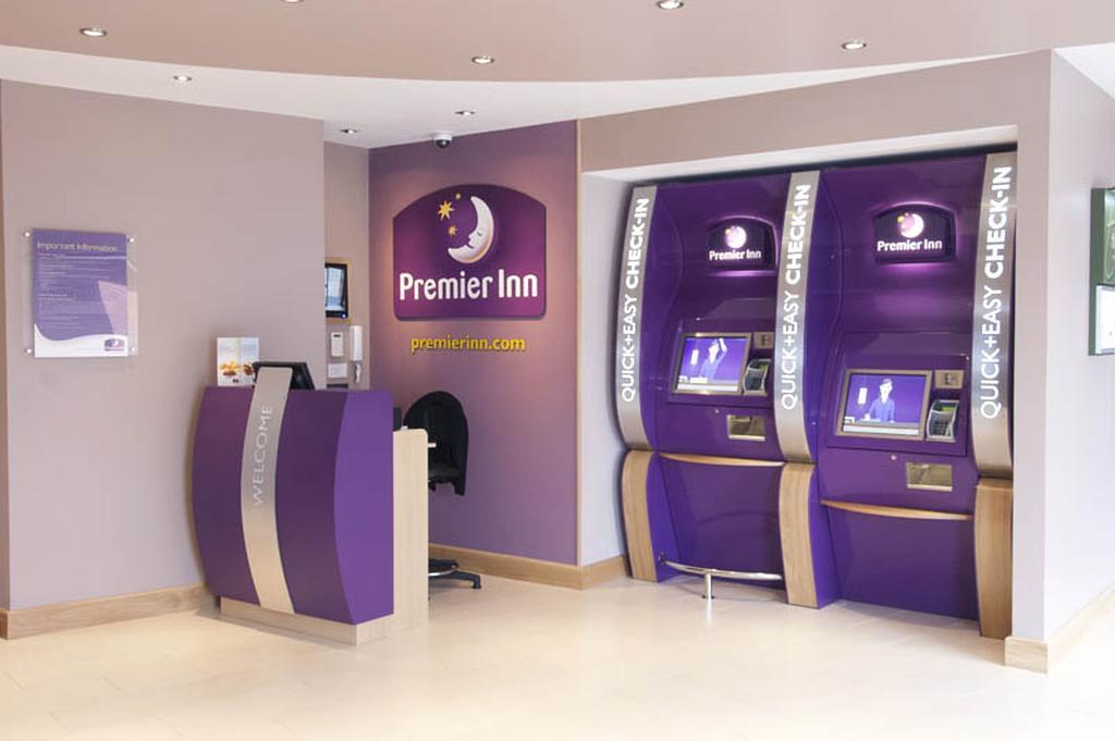 Premier Inn Camberley Extérieur photo