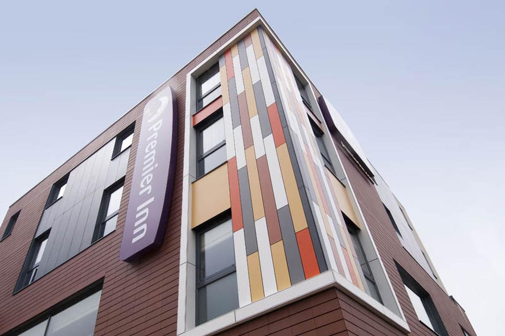 Premier Inn Camberley Extérieur photo