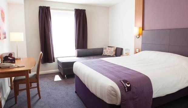 Premier Inn Camberley Extérieur photo
